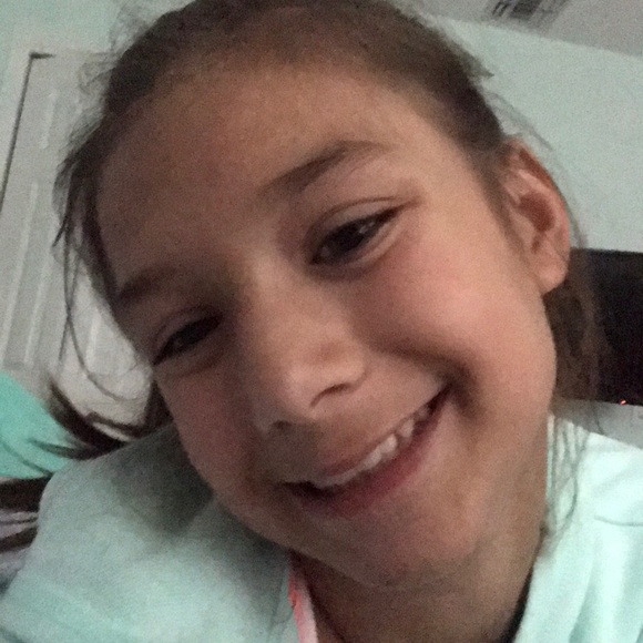 Meet your Posher, Alyssa - Picture 1 of 1